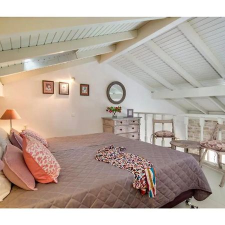 Faye'S Loft Apartment Gaios Bagian luar foto