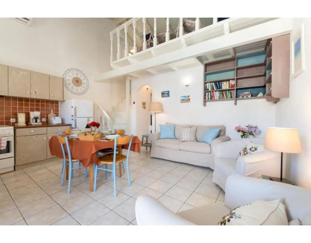 Faye'S Loft Apartment Gaios Bagian luar foto